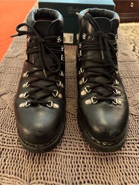 Black Leather Men's Hiking Boots with Metal Lace Hooks